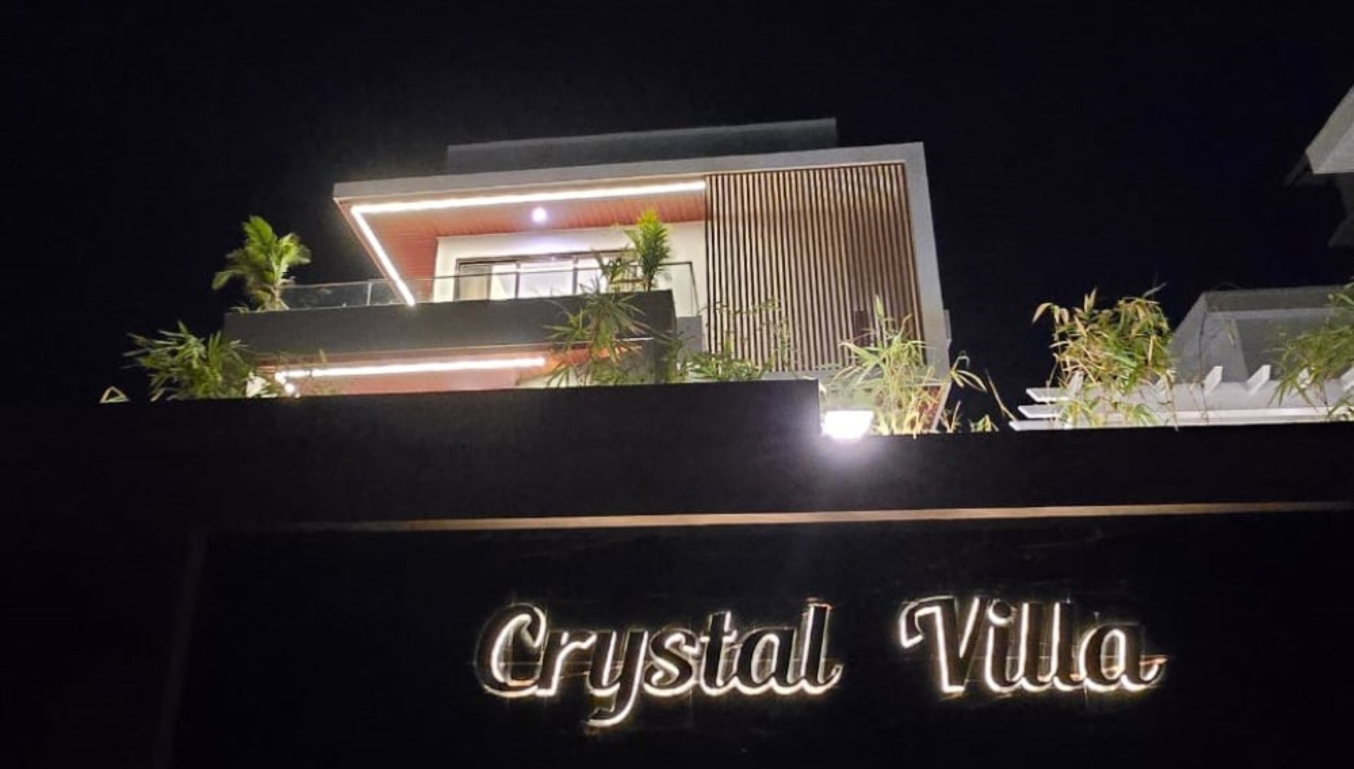 Crystal Villa Resort Slider Pictures